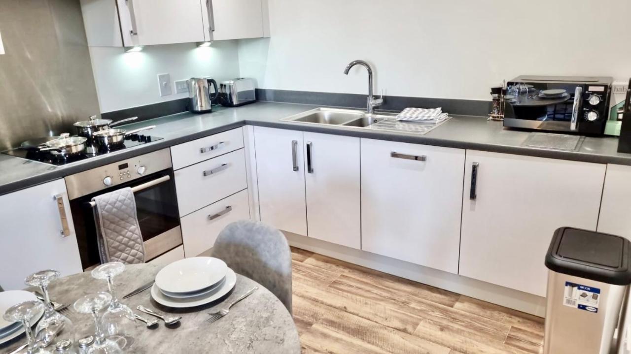 2 Bedroom, 2 Bathroom Modern Apartment Close To Ocean Village, Free Parking, Single Or Double Beds Southampton Extérieur photo
